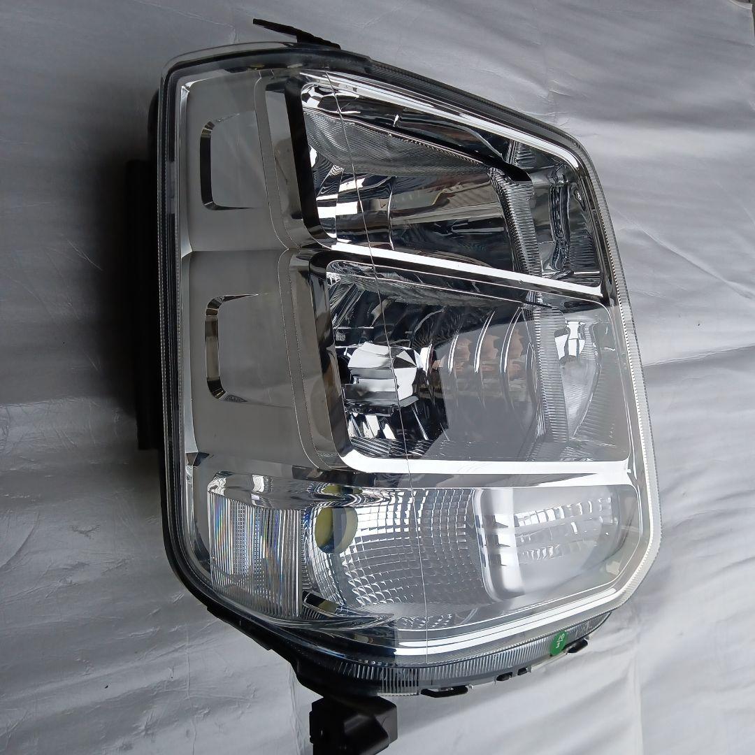 DA17V　DA17W　エブリイ　右　ヘッドライト 　ユニット　HID