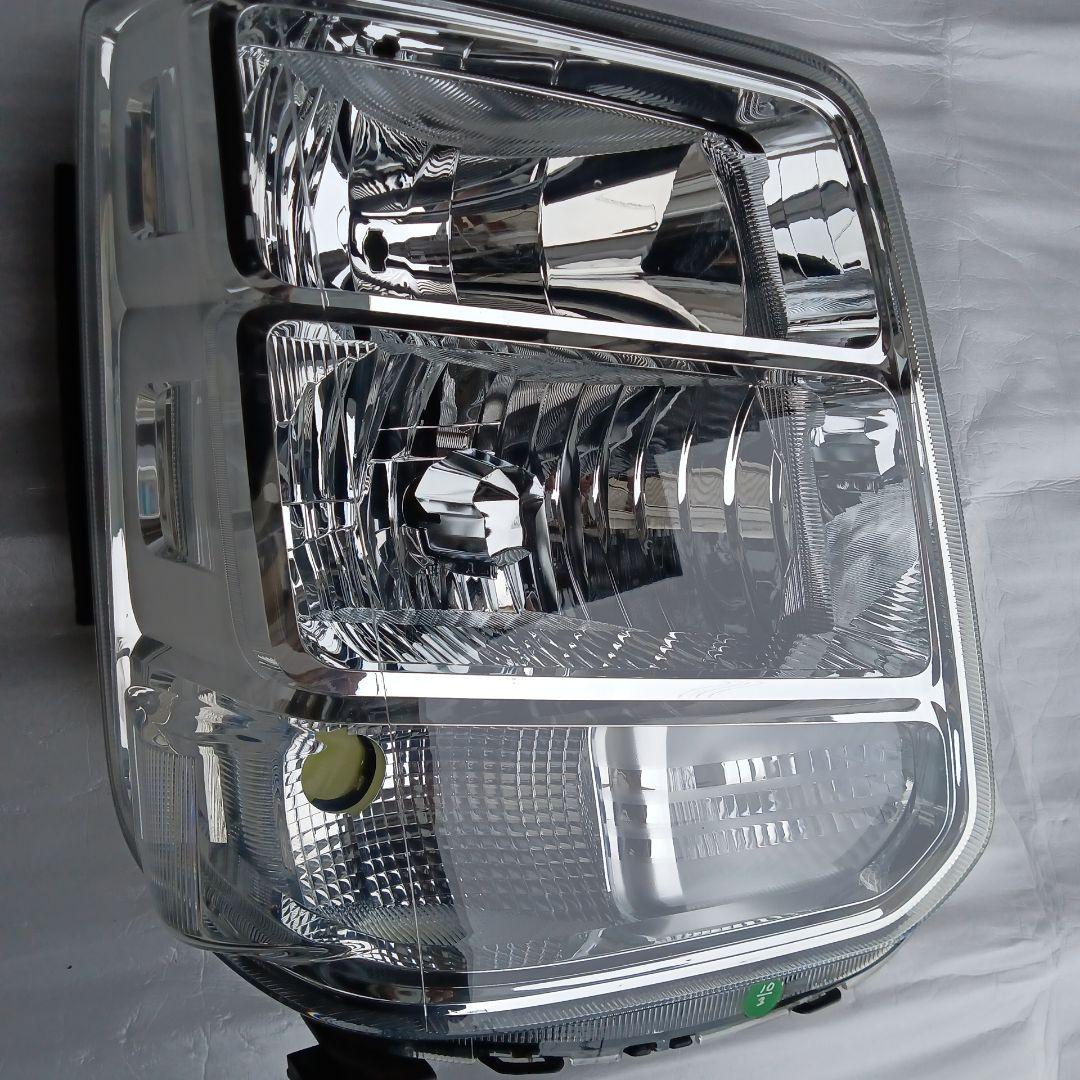 DA17V　DA17W　エブリイ　右　ヘッドライト 　ユニット　HID