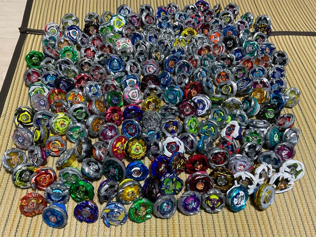 ベイブレードX　引退品　約200個　まとめ売り