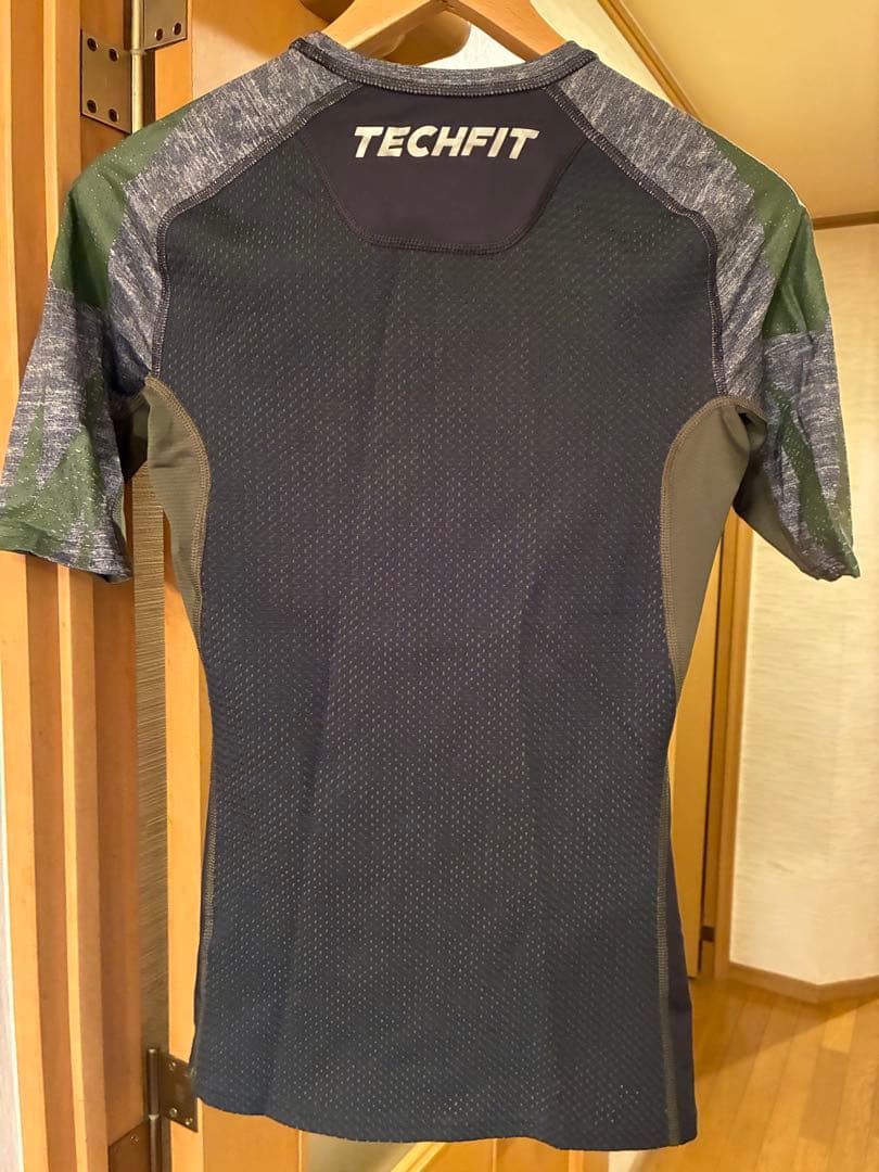 adidas techfit コンプレッションシャツ M ブラック/グリーン