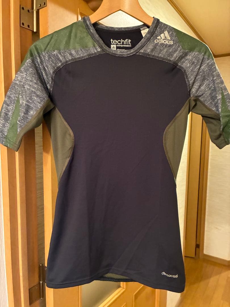 adidas techfit コンプレッションシャツ M ブラック/グリーン