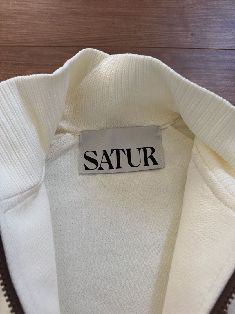 SATUR アイボリー ジップアップジャケット