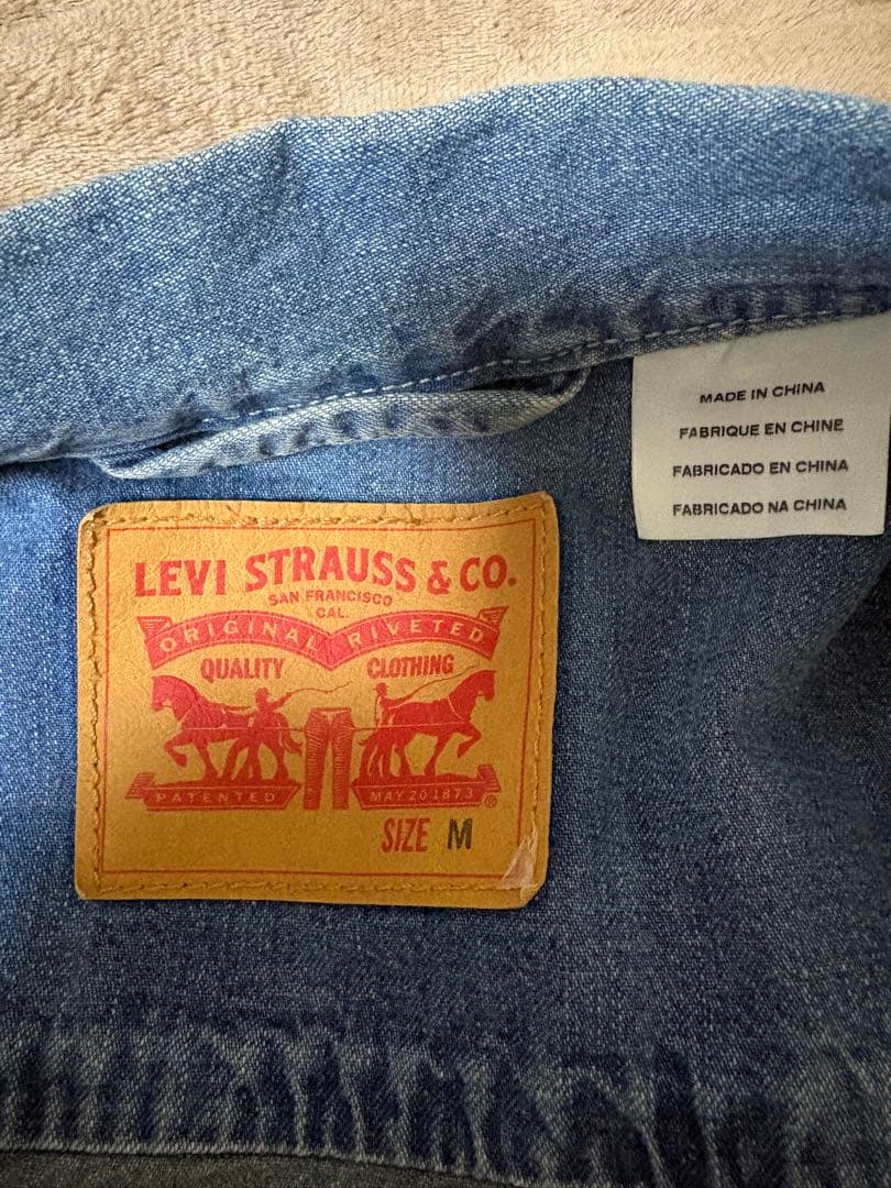 しぎちゃん　 Levi's ライトブルー デニムジャケット Mサイズ