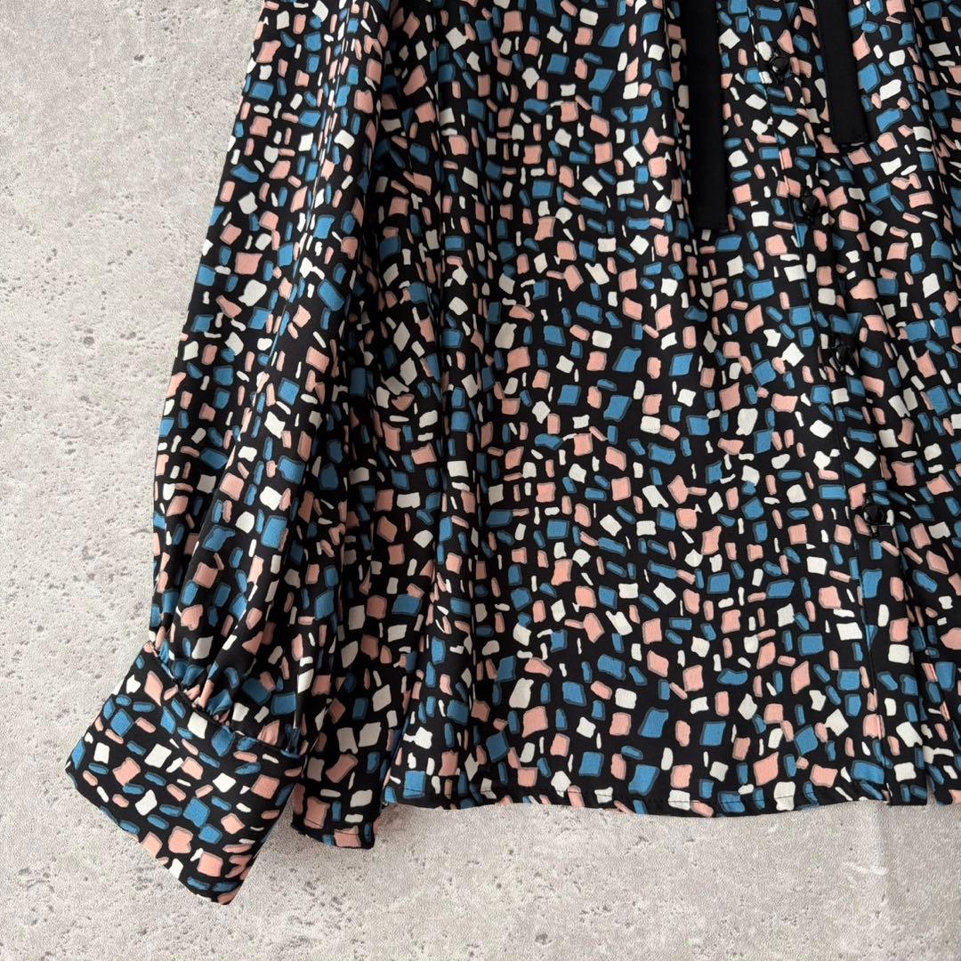ANAYI イレギュラースクエアプリントタイ付きブラウス　23AW