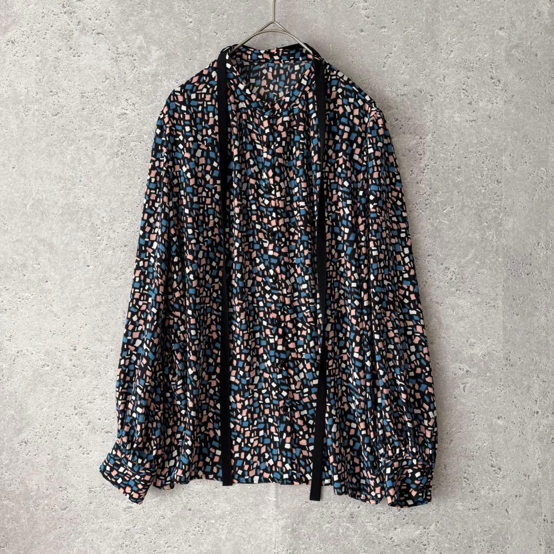 ANAYI イレギュラースクエアプリントタイ付きブラウス　23AW