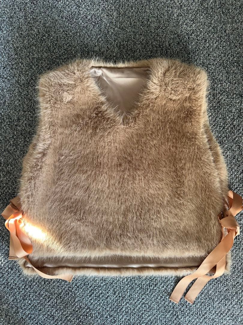 トップス esmok side ribbon fur vest beige