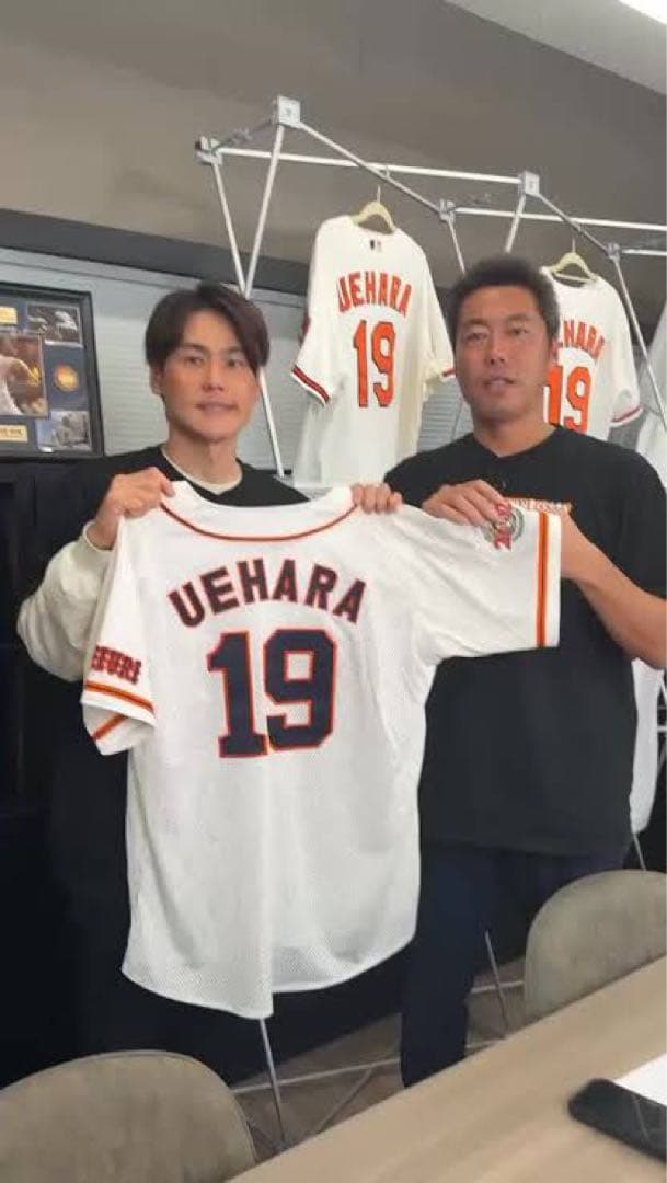 完売品　新品未開封 ジャイアンツ　巨人　上原浩治　19番　復刻ユニフォーム