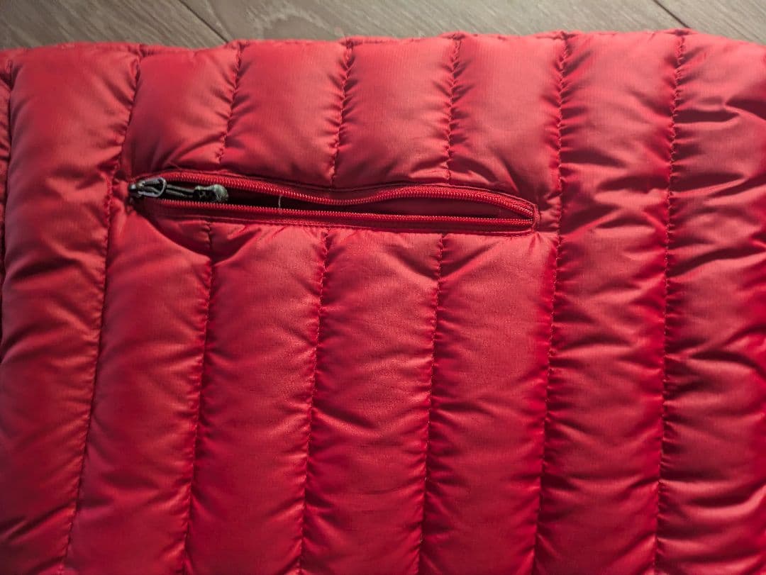 Patagonia レッド ダウンベスト　ダウンセーターベスト