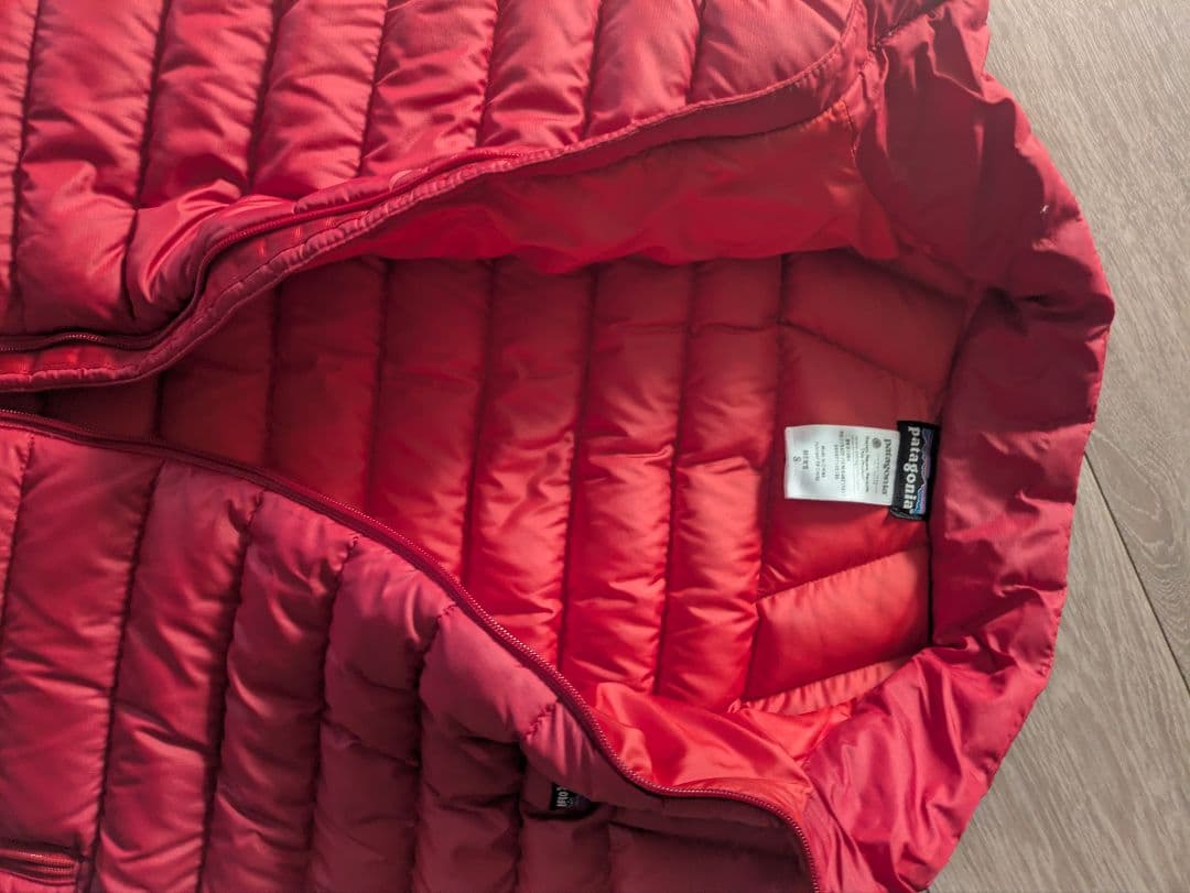 Patagonia レッド ダウンベスト　ダウンセーターベスト
