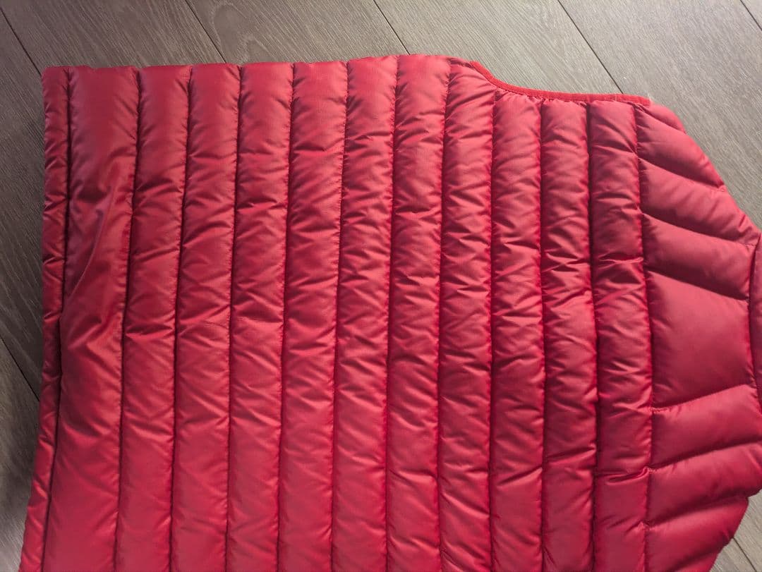 Patagonia レッド ダウンベスト　ダウンセーターベスト