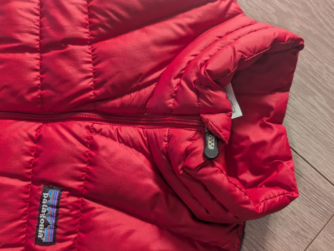 Patagonia レッド ダウンベスト　ダウンセーターベスト