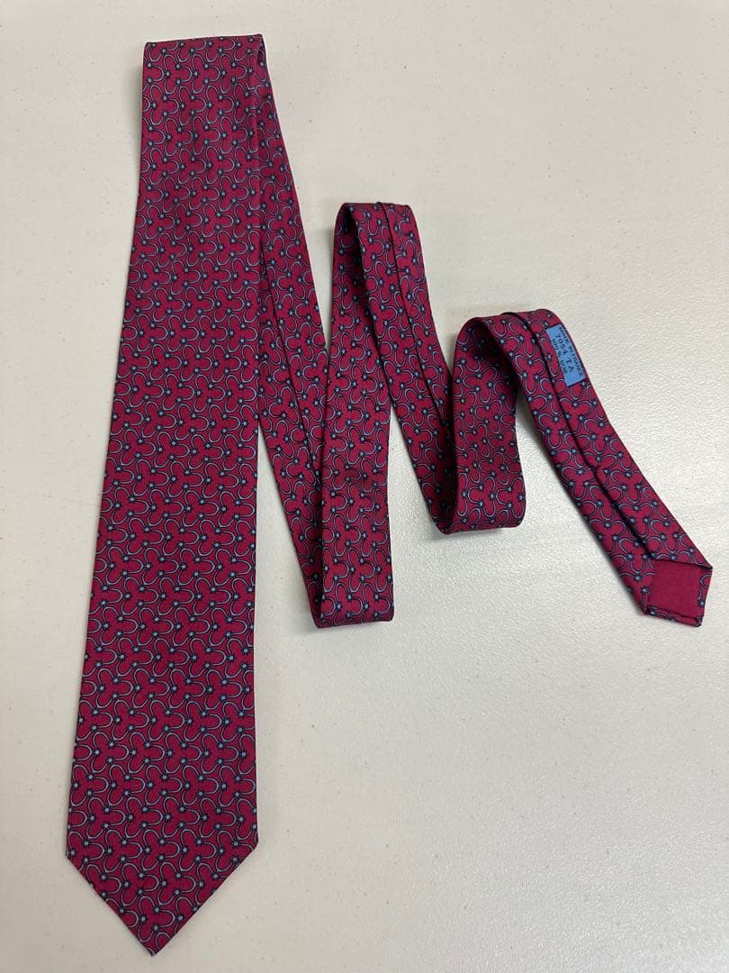 新品　エルメス HERMES ネクタイ 総柄　シルク 赤 レッド　ボルドー