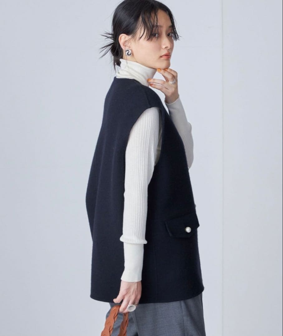 SHIPS WOMEN パール モチーフ ボタン ジレ　シップス