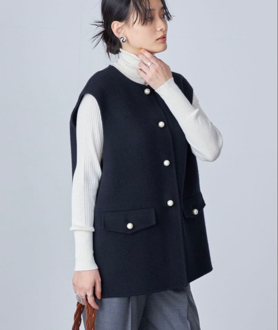 SHIPS WOMEN パール モチーフ ボタン ジレ　シップス