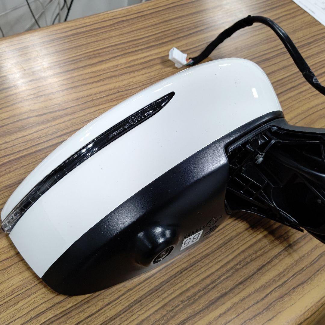 日産ノートの右のドアミラーです