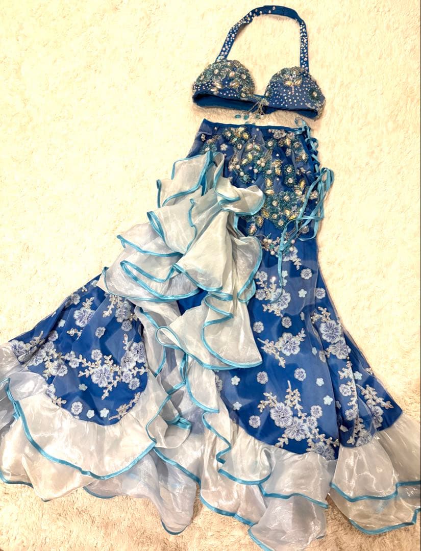 エジプト製‼️豪華ベリーダンス 衣装青フリルとビーズ刺繍に編み上げが素敵なデザイン