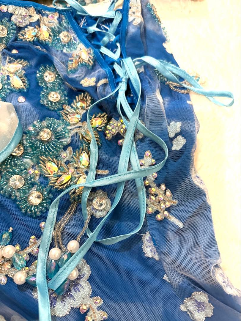 エジプト製‼️豪華ベリーダンス 衣装青フリルとビーズ刺繍に編み上げが素敵なデザイン