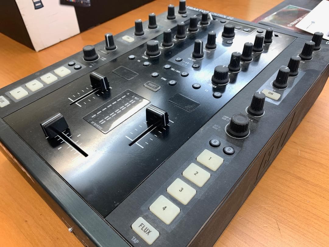 DJ機材 NATIVE INSTRUMENTS TRAKTOR KONTROL Z2