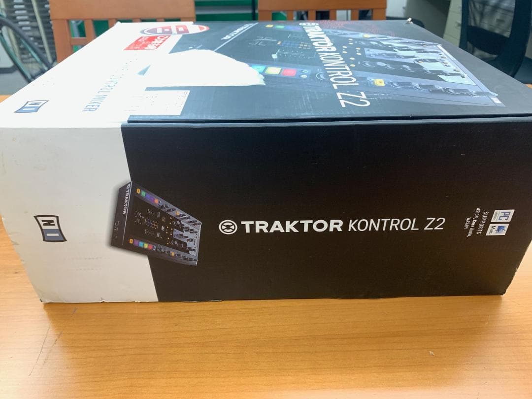 DJ機材 NATIVE INSTRUMENTS TRAKTOR KONTROL Z2