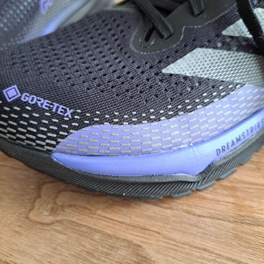アディダス　 スーパーノヴァ GORE-TEX ID6307黒/紫