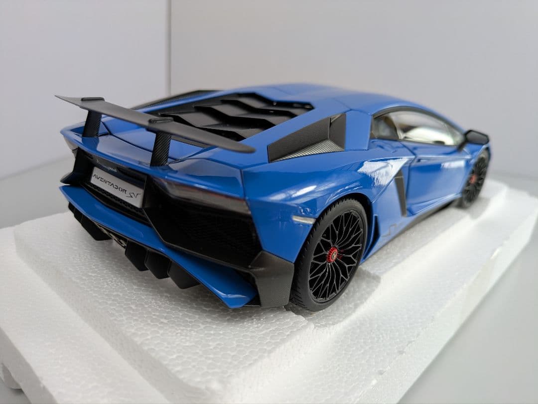 1/18 ミニカー オートアート ランボルギーニ アヴェンタドール SV