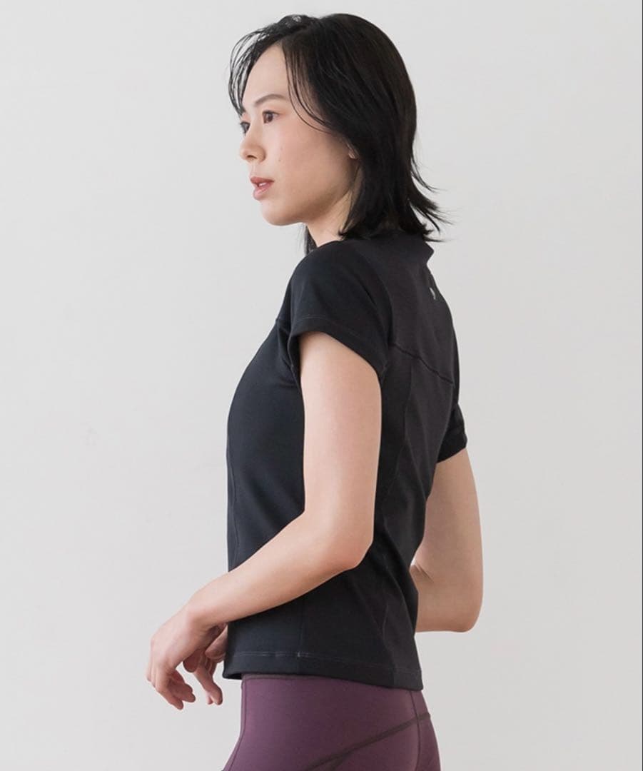 フォロー割あり2色あり　【SUKALA】カップ付きミニハイネックTee