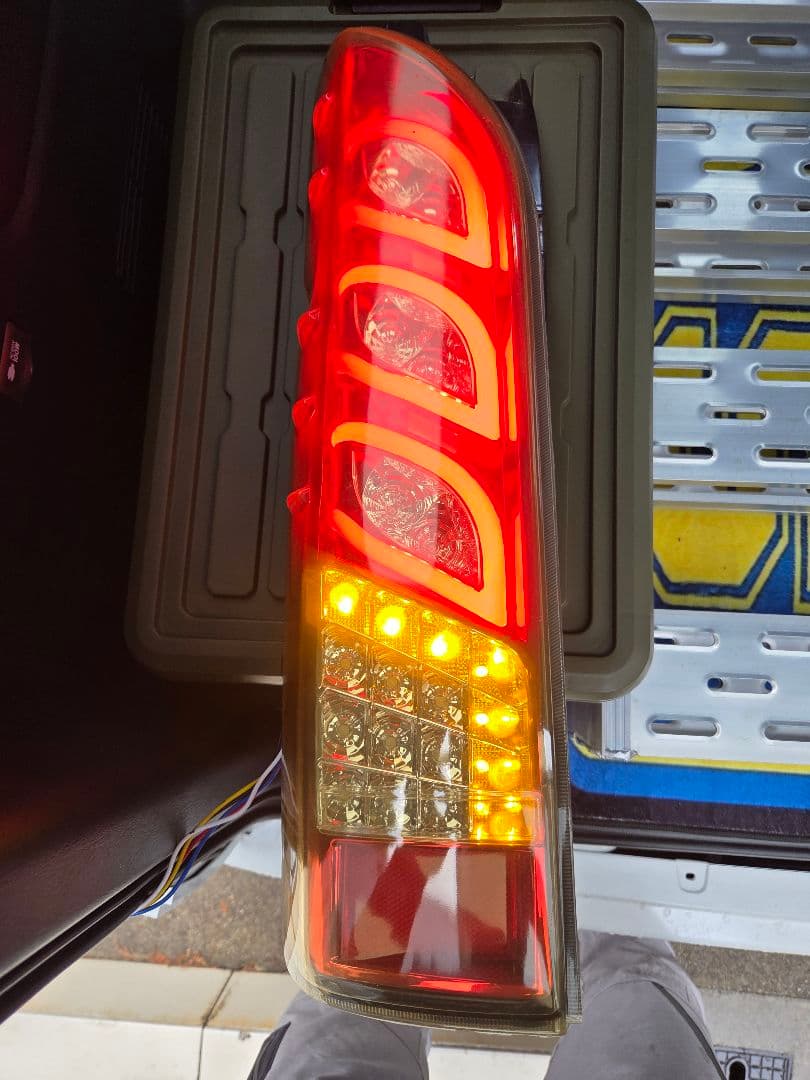 期間限定☆ハイエース専用テールランプ 　レッド/クリア