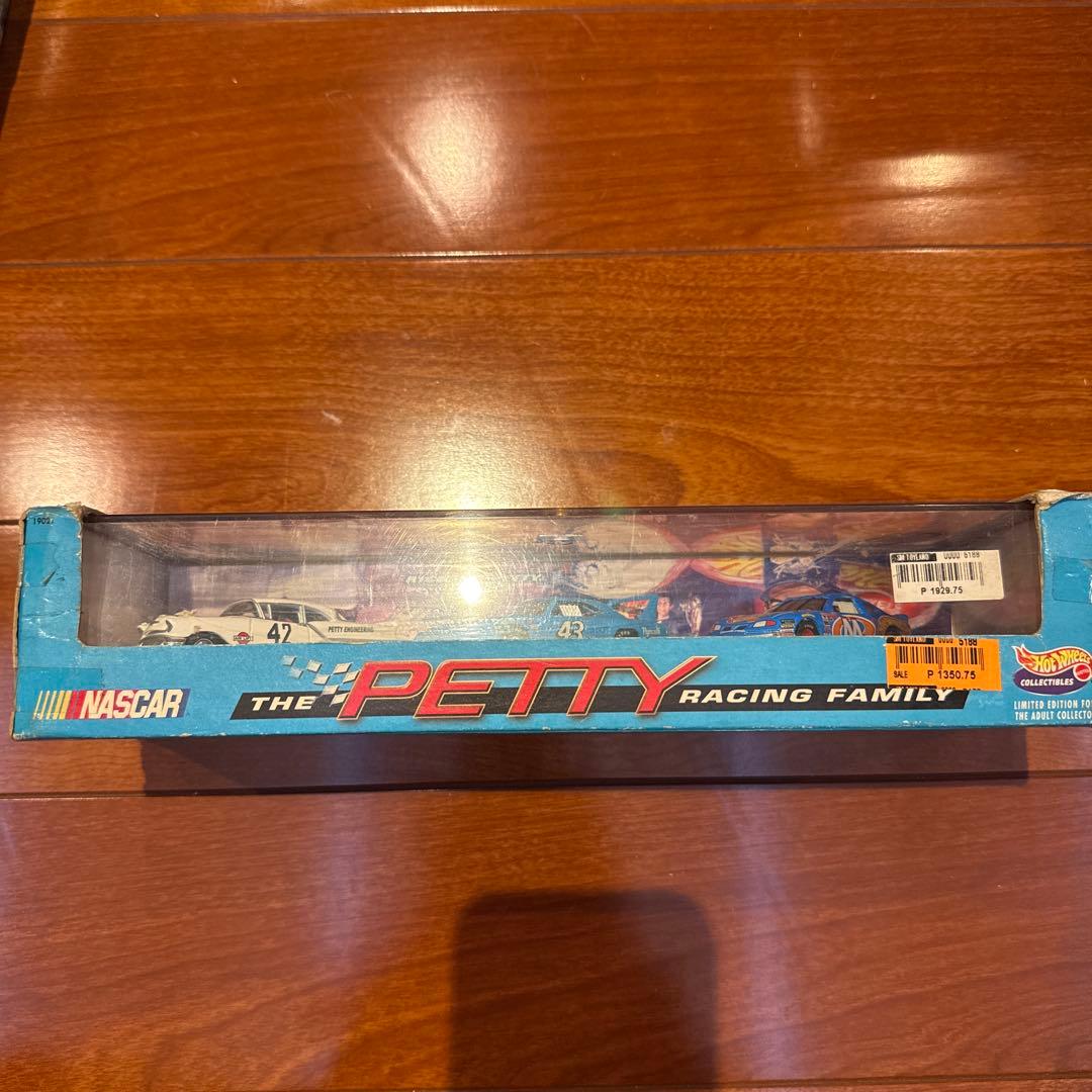 ミニカー No311. HW.NASCAR The PETTY Racing Family