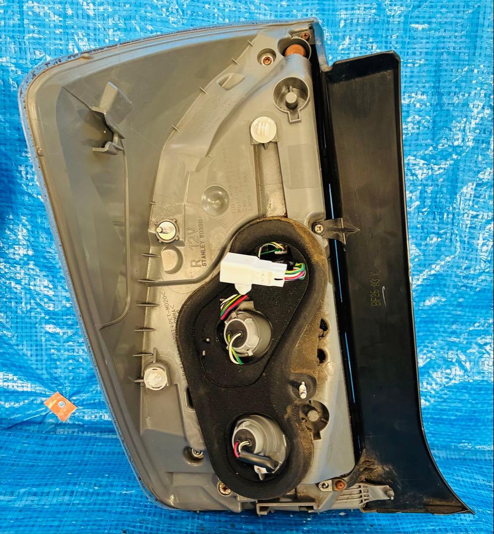 ［状態良好］30プリウス（ZVW30）後期型の純正テールランプ左右セット