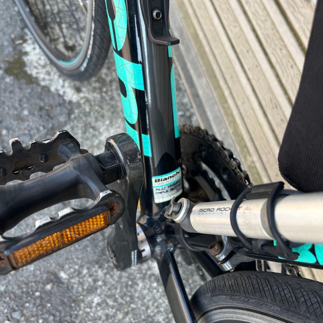 Bianchi 自転車 ブラック/ターコイズ フレームバッグ付き