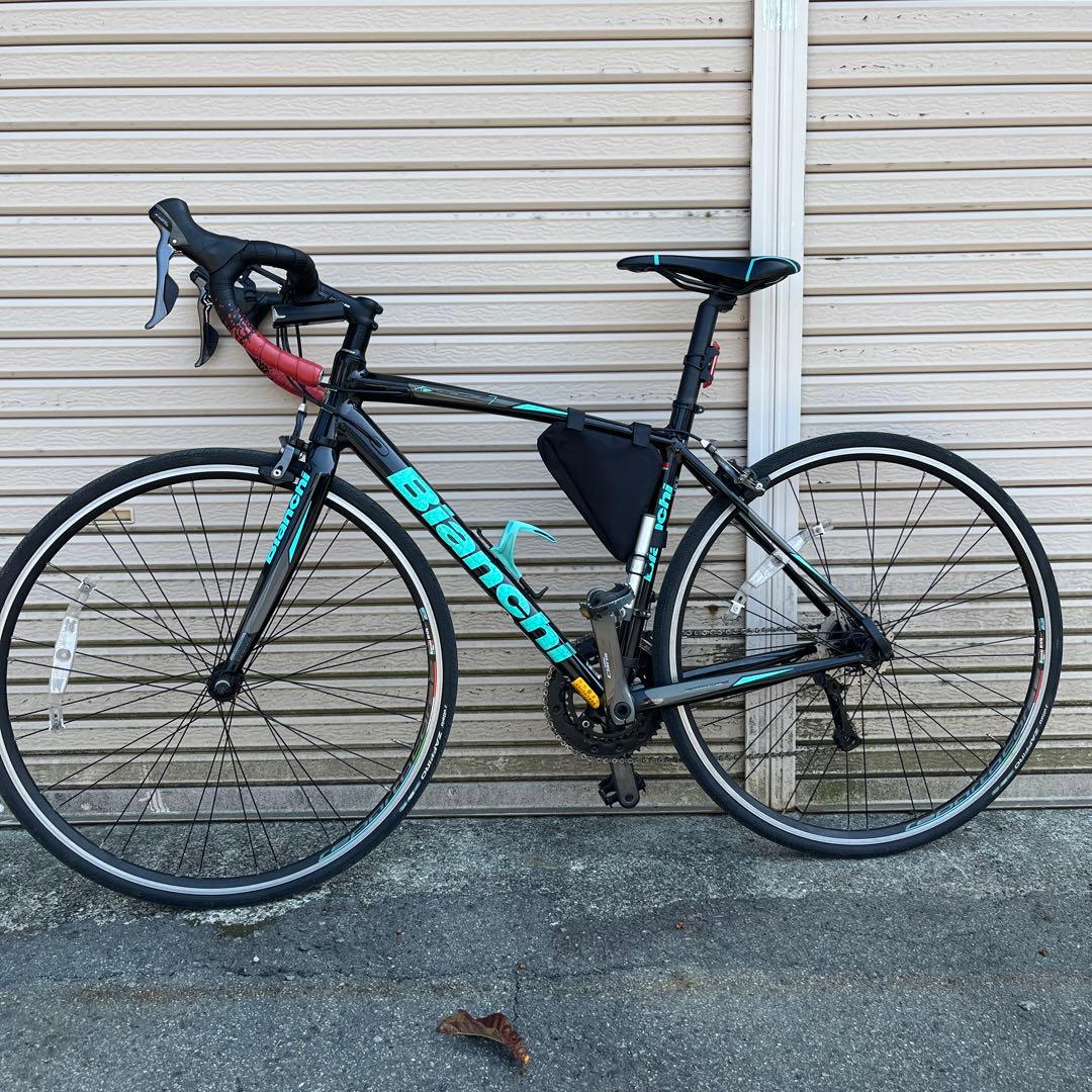 Bianchi 自転車 ブラック/ターコイズ フレームバッグ付き