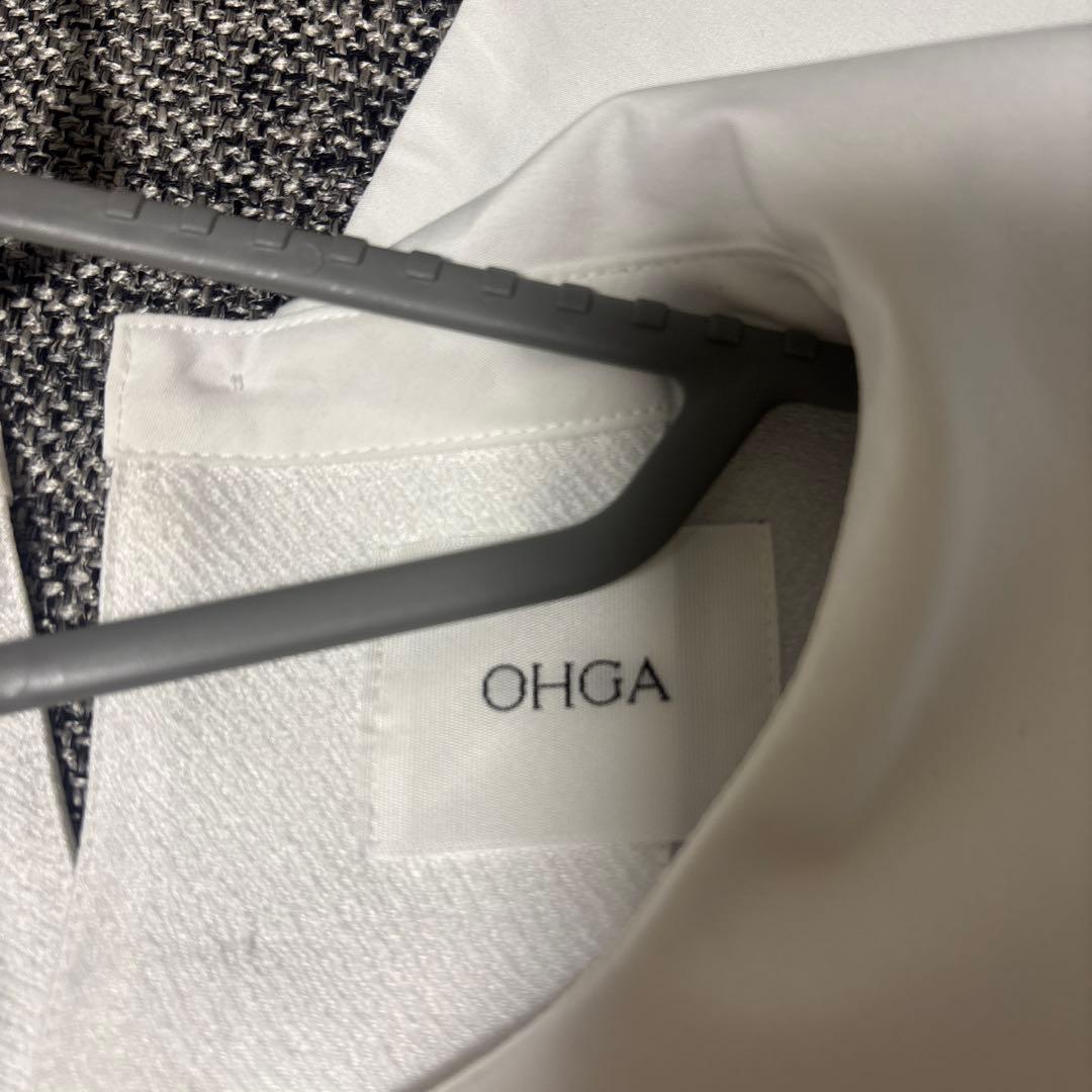 OHGA ホワイト フリル付き トップス 大きな襟