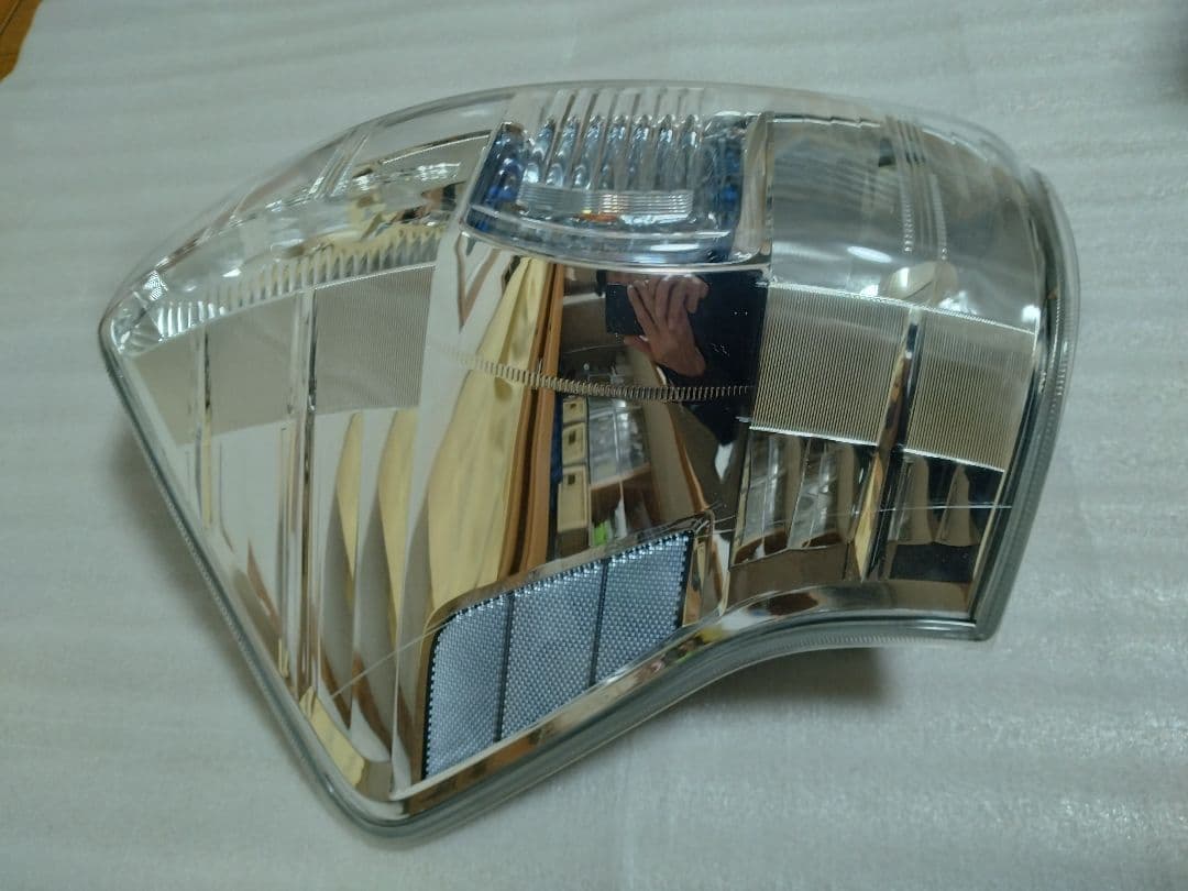 トヨタ　プリウスα　ZVW40 ZVW41 左テールランプ【美品】送料無料