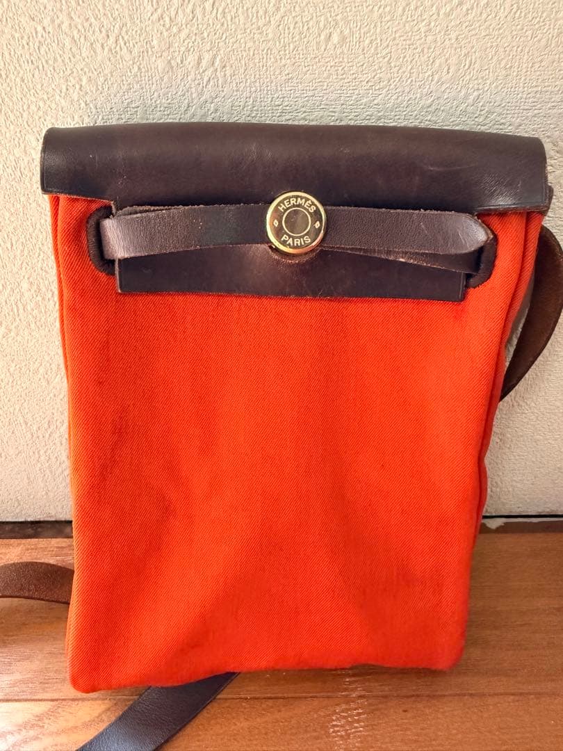そろそろ出品を止めるかもしれません。HERMES エールバックショルダーバッグ