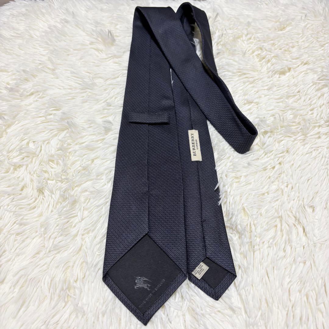 ✨ハンドメイド✨【ほぼ未使用】BURBERRY LONDON ネクタイ　ネイビー