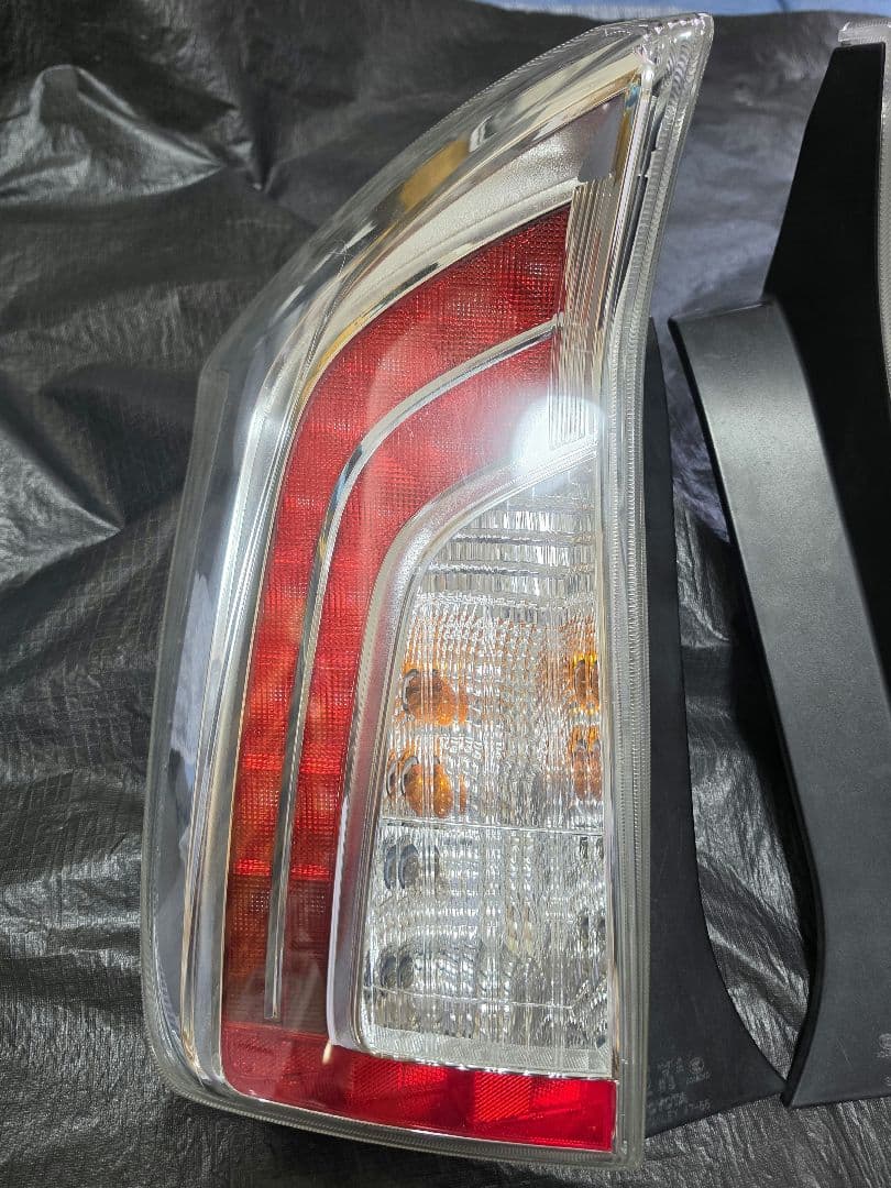 【美品】ZVW30 プリウス30 全灯化済テールランプ 左右セット