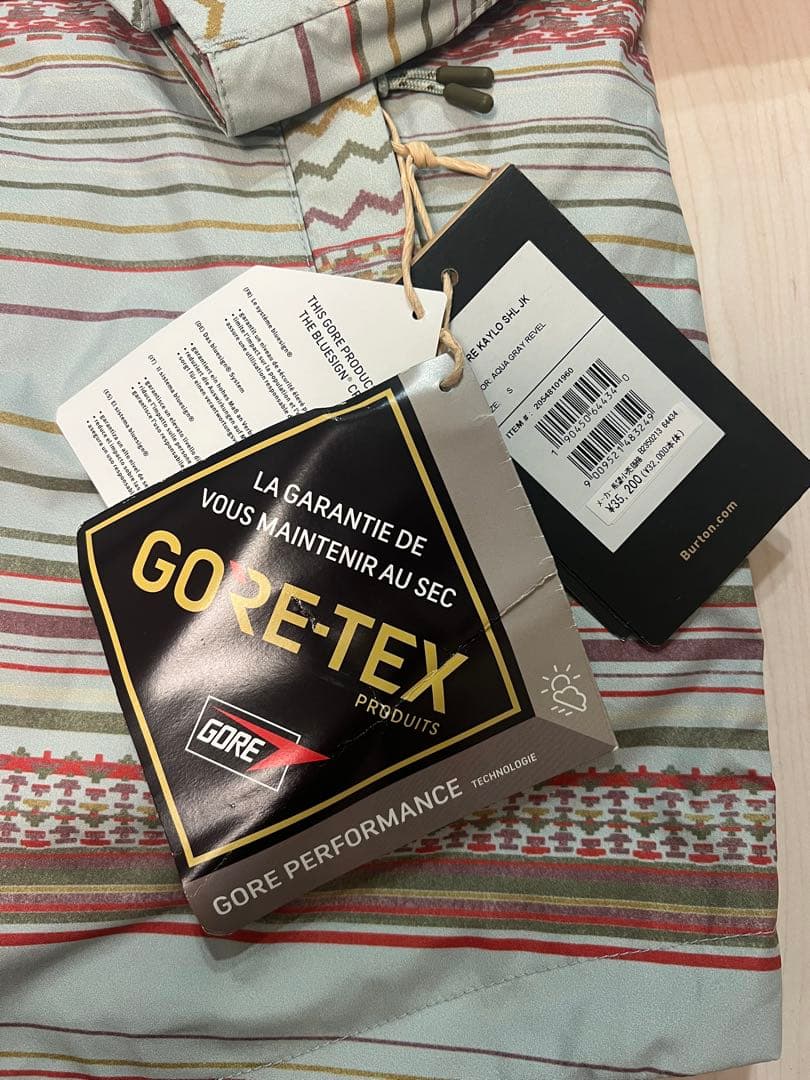 2/28までBurton GORE-TEX Jacket
