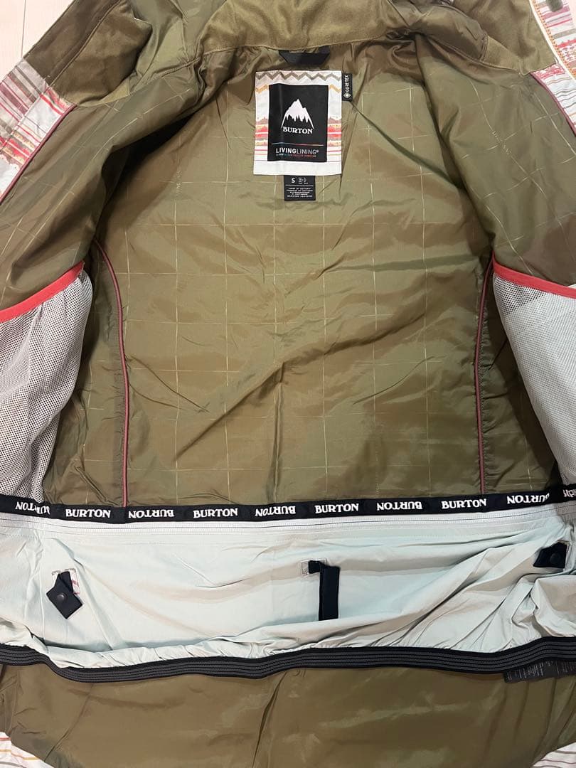 2/28までBurton GORE-TEX Jacket
