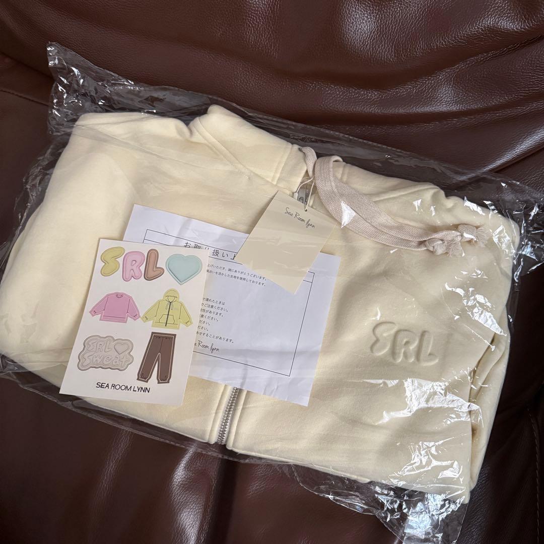 新品 Volume Sweat Zipフーディー SRL ロゴ シアークリーム