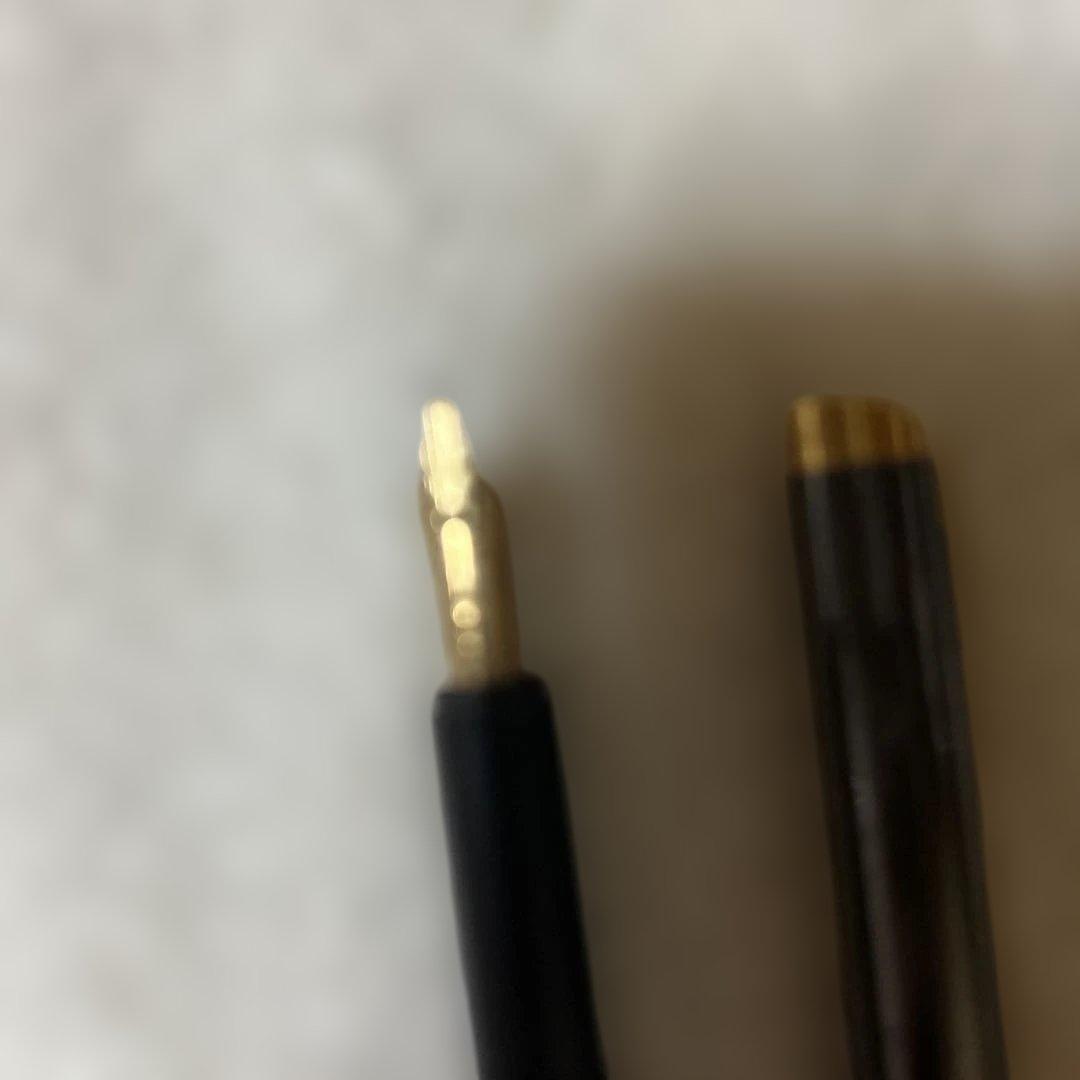 本日価格Dunhill 黒色 金属製 万年筆 ゴールドアクセント