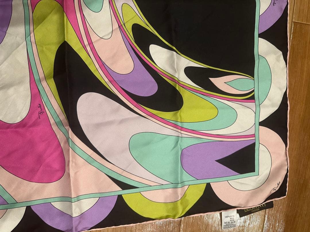 エミリオプッチ　Emilio Pucci スカーフ シルク100%