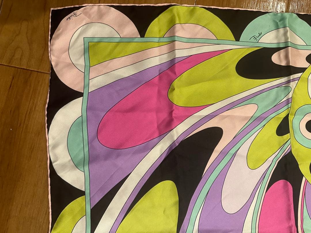 エミリオプッチ　Emilio Pucci スカーフ シルク100%