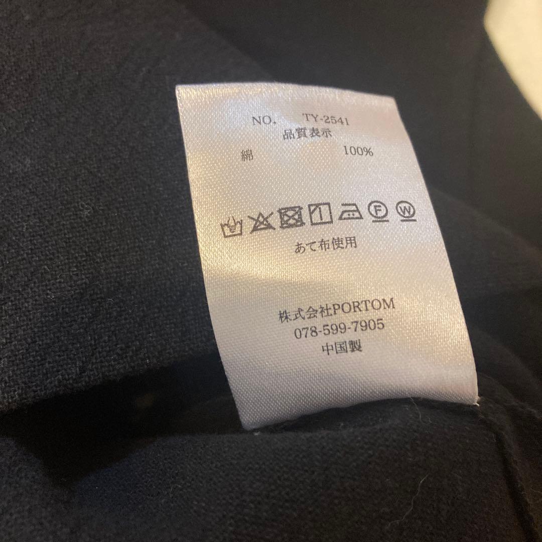 黒のボタン付きベスト
