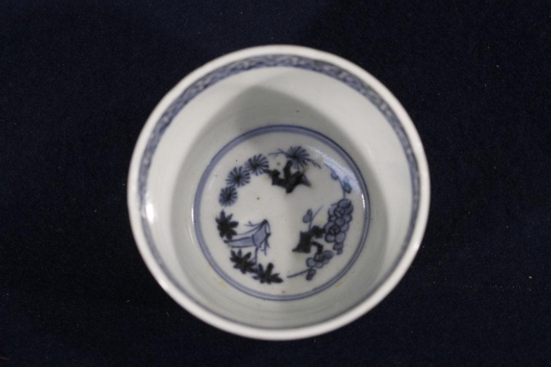102　古伊万里染付大振太蛸唐草図蕎麦猪口　無傷美品　江戸中期