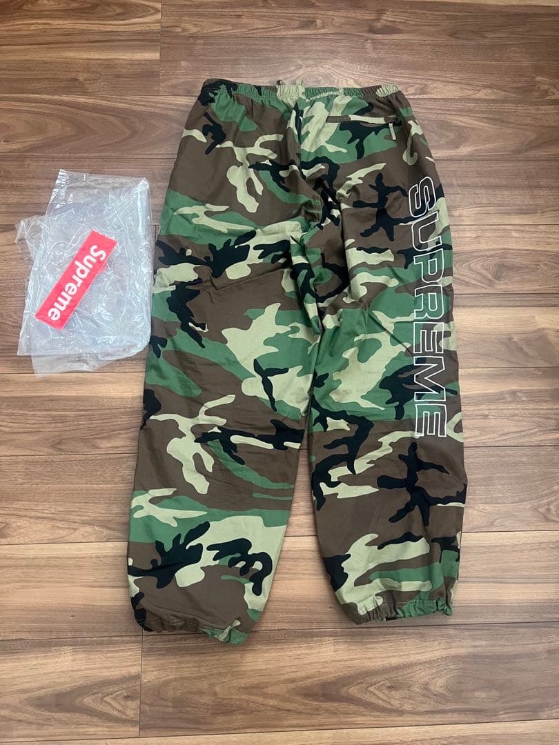 パンツ Supreme Spellout Embroidered Track Pant