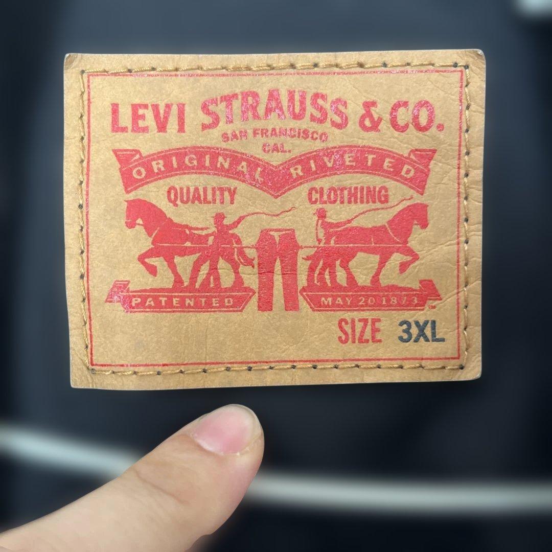 Levi's ブラック デニムジャケット　第二ボタン破損