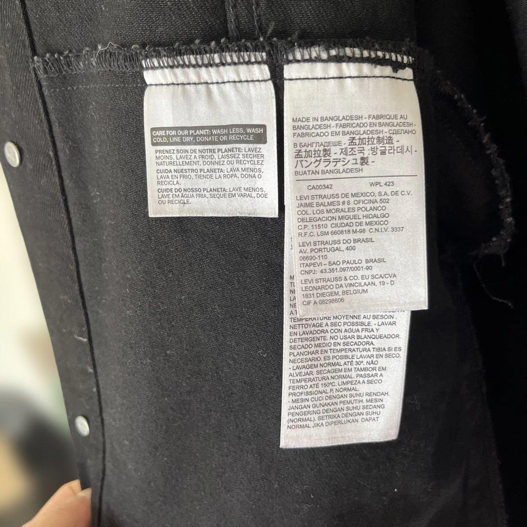 Levi's ブラック デニムジャケット　第二ボタン破損