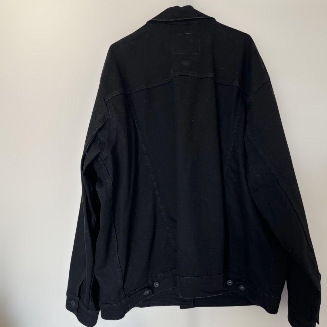 Levi's ブラック デニムジャケット　第二ボタン破損