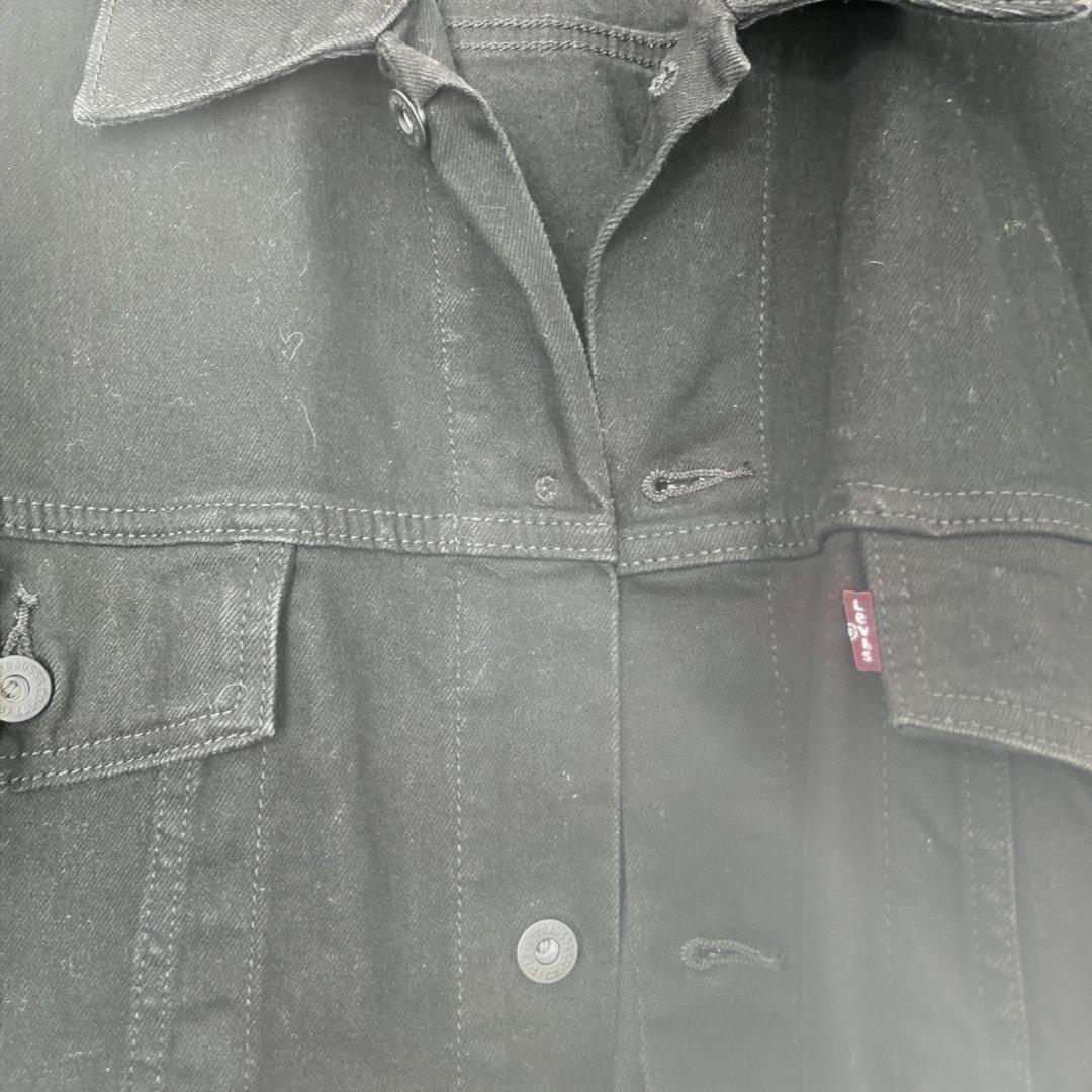 Levi's ブラック デニムジャケット　第二ボタン破損