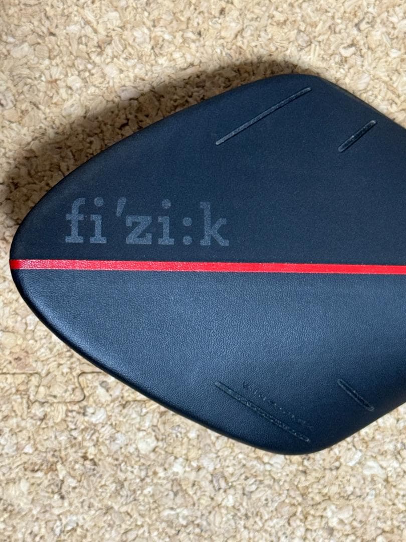【中古】fi'zi:k ARIONE 00 カーボンサドル